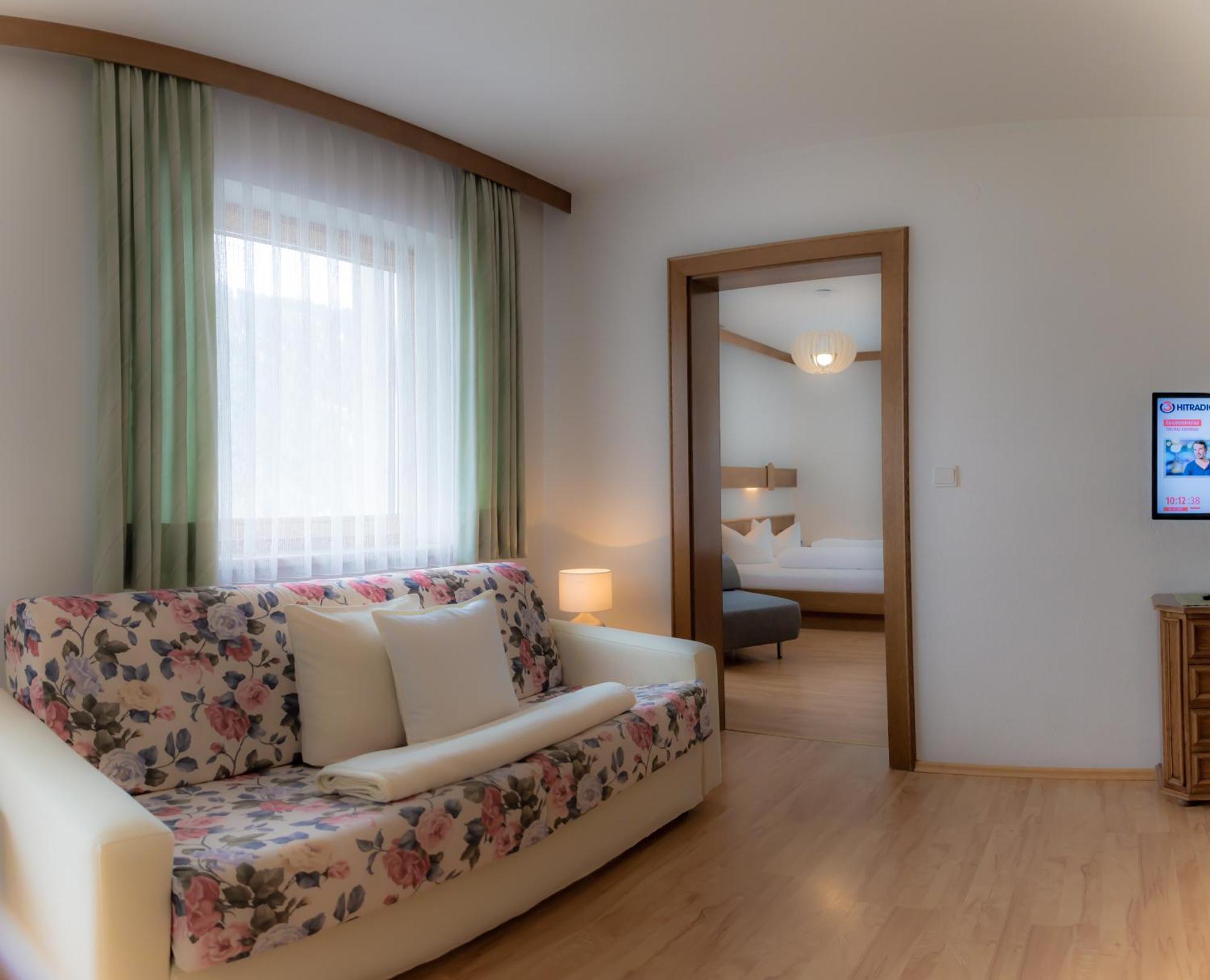 Das Alpenblick & Outdoor Lodge 나우더스 외부 사진